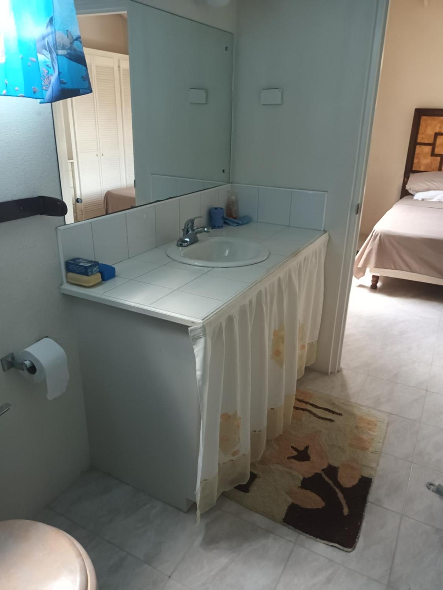Super Breezy Cozynook ! Otel Bridgetown Dış mekan fotoğraf